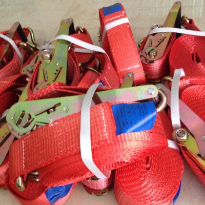 สายรัดก๊อกแก๊ก  ใช้สำหรับรัดของรถบรรทุก หรือรัดของต่างๆได้