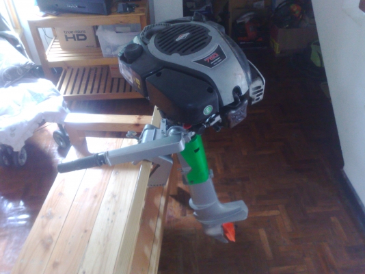 ขายเครื่องเอ้าท์บอร์ด บริกส์ แอนด์ สตาร์ตัน 4 จังหวะ