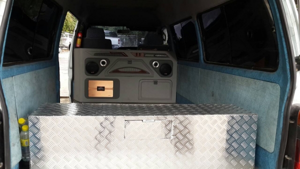 ขายด่วนรถตู้T0YOTA หัวจรวดหลังคาสูง เกียร์ออโต้ ติดแก๊ส เครื่อง1JZ ไฟฟ้าเซ็นทรัลล็อค