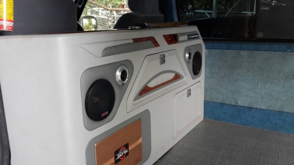 ขายด่วนรถตู้T0YOTA หัวจรวดหลังคาสูง เกียร์ออโต้ ติดแก๊ส เครื่อง1JZ ไฟฟ้าเซ็นทรัลล็อค