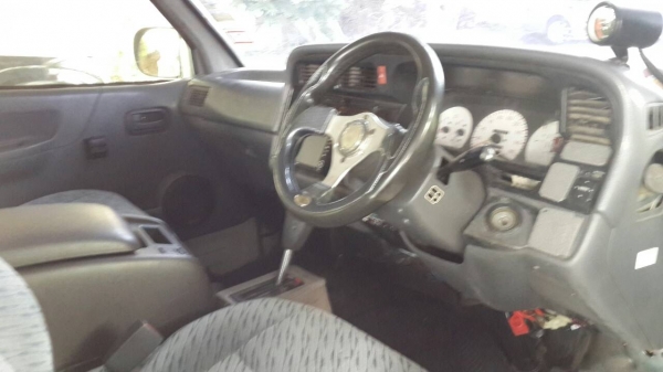 ขายด่วนรถตู้T0YOTA หัวจรวดหลังคาสูง เกียร์ออโต้ ติดแก๊ส เครื่อง1JZ ไฟฟ้าเซ็นทรัลล็อค