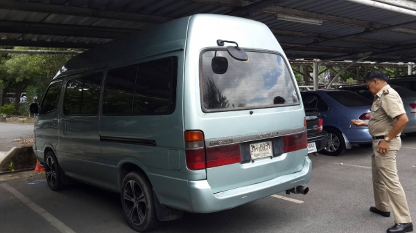 ขายด่วนรถตู้T0YOTA หัวจรวดหลังคาสูง เกียร์ออโต้ ติดแก๊ส เครื่อง1JZ ไฟฟ้าเซ็นทรัลล็อค