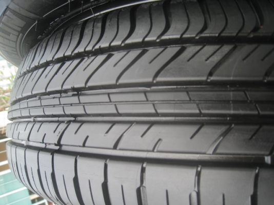 ขายกะทะล้อป้ายแดง Honda jazz,city ขอบ15 4รู100พร้อมยางปี14 สนใจติดต่อเล็กคลองสามครับ 081-3747940