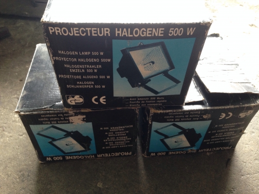 ขายโคมไฟ สปอร์ตไลน์ขนาดเล็ก BEC เป็นของใหม่ไม่เคยใช้งาน มีหลายชิ้นครับ