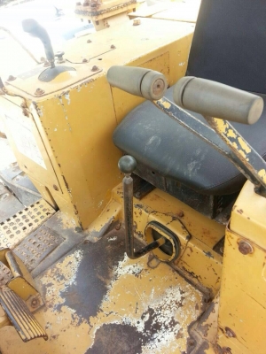 ขายรถแทรกเตอร์ D5H LGP เกียร์ตัด ตีนเป็ด เอกสารเล่มทะเบียน สภาพพร้อมใช้งาน