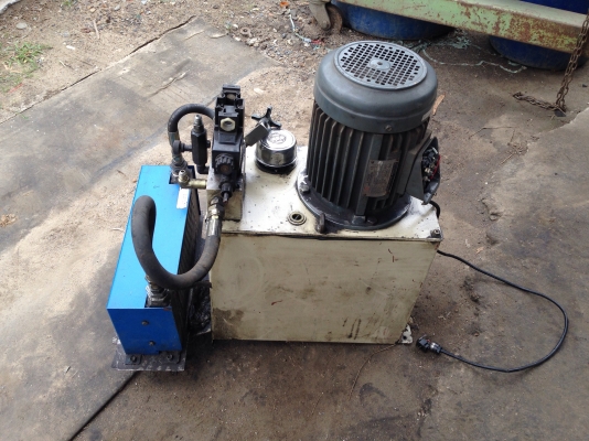 ขายปั้มไฮโดรลิค ขนาด 2 HP. 380V พร้อมออยคลูเลอร์ สภาพดี พร้อมใช้งาน