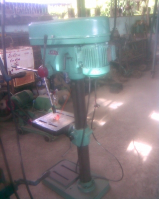 แท่นสว่าน ตัวใหญ่ kingท่นสว่านคิงครับตัวใหญ่ขนาดความสูงประมาณ 1.5  เมตรครับ ไม่มีมอเตอร์มูเล่ย์มีครบครับ แน่นนึบครับรุ่นนี้ราคานี้คุ้มมากครับ