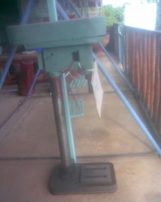 แท่นสว่าน ตัวใหญ่ kingท่นสว่านคิงครับตัวใหญ่ขนาดความสูงประมาณ 1.5  เมตรครับ ไม่มีมอเตอร์มูเล่ย์มีครบครับ แน่นนึบครับรุ่นนี้ราคานี้คุ้มมากครับ