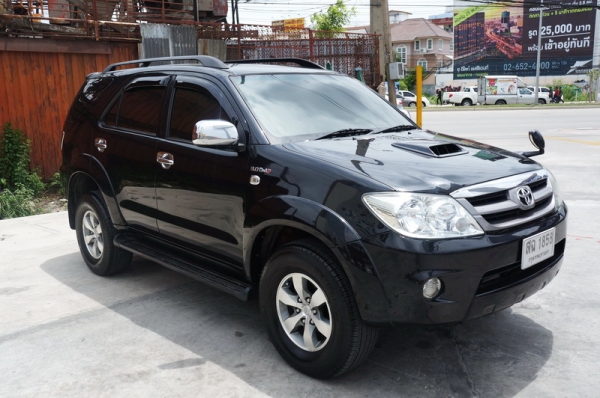 TOYOTA FORTUNER 4WD ปี 2005 ตัว TOP สุด AUTO ขายรถสวย เดิมๆ เบาะหนัง เครื่องเดิมๆวิ่งดีมาก ช่วงล่างแน่น ล้อ MAX แอร์เย็นๆ เกียร์โฟร์ใช้งานปกติ สีสวย ภายในสภาพสวยสุดๆ รถพร้อมใช้งาน จัดไฟแนนได้
