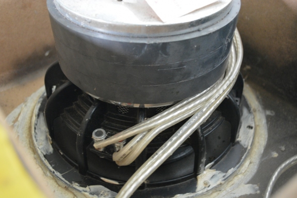 ลำโพงซับ 10 นิ้ว วอยส์ 2.5 แม่เหล็ก 180x3 แบรน์ koma ลำโพงซับ 10 นิ้ว วอยส์ 2.5 แม่เหล็ก 180x3 แบรน์ koma