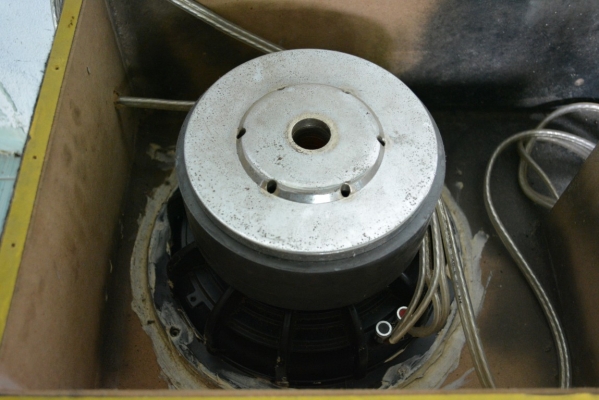 ลำโพงซับ 10 นิ้ว วอยส์ 2.5 แม่เหล็ก 180x3 แบรน์ koma ลำโพงซับ 10 นิ้ว วอยส์ 2.5 แม่เหล็ก 180x3 แบรน์ koma