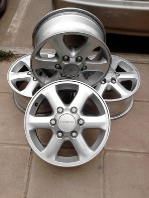 ขอบ 16 แม๊ก ISUZU มีชุด 4 วง สวยๆ TEL.081-427-3941 ขอบ 16 แม๊ก ISUZU มีชุด 4 วง สวยๆ TEL.081-427-3941