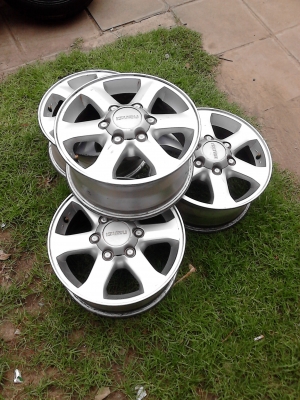 ขอบ 16  แม๊ก ISUZU  มีชุด 4 วง สวยๆ TEL.081-427-3941