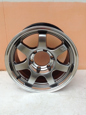 แม็กกระบะ 6รู ขอบ16หน้ากว้าง8นิ้วไม่มีริ้วรอย ขายชุดละ8,000 บาท ครับ