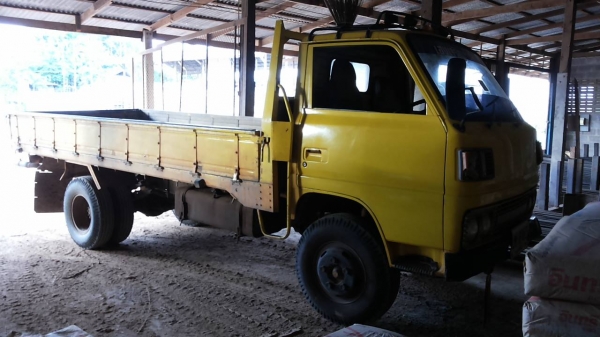 **195,000 บ.ต่อรอง**ขาย6ล้อสภาพสวย MITSUBISHI CANTER FE111E วางเครื่อง4D31 110แรง(ลงเล่ม) เกียร์สั้นสาย เครื่องดี มีเยิ้มหน่อย เกียร์ดีไม่หลุด ช่วงล่าง 5น็อต หน้า-หลัง คัสซีสวยเดิม ไม่ปะไม่ดาม ไม่บวม กระบะคาร์โก้พื้นเหล็กยาว4.30ม.สภาพสวยพื้นสวยข้างสวยไม่ผ