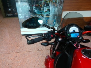 ขออนุญาติฝากขายEr6n ปี2012 ไมล์ 8,xxx โล สีแดงแต่งเต็ม ของแต่งตามรูปเลยครับ