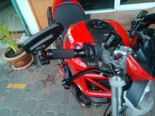 ขออนุญาติฝากขายDucati Monster795 แต่งเทพๆ สภาพดีมากๆ ไม่มีล้ม ไม่มีชน ปี2012 ไมล์แค่ 6,000โล ของแต่งมูลค่ากว่า 29x,xxx บาท ขอขายที่450,000บาท สนใจติดต่อ line:playshop โทร086-2444236 Bank ต่อรองกันได้จ้า ของแต่งตามภาพเลยนะครับ