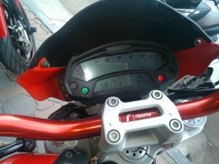 ขออนุญาติฝากขายDucati Monster795 แต่งเทพๆ สภาพดีมากๆ ไม่มีล้ม ไม่มีชน ปี2012 ไมล์แค่ 6,000โล ของแต่งมูลค่ากว่า 29x,xxx บาท ขอขายที่450,000บาท สนใจติดต่อ line:playshop โทร086-2444236 Bank ต่อรองกันได้จ้า ของแต่งตามภาพเลยนะครับ