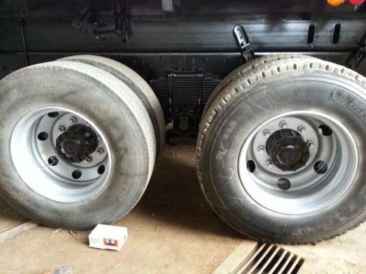 รถฮีโน่ 10 ล้อดั้ม 344 แรงม้า. ปี 53  สนใจติดต่อ 081 - 6079515