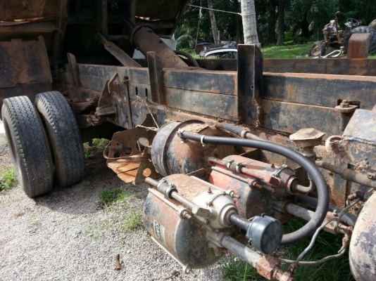 รถอีโน่ 6 ล้อดั้ม FF173  /  168 แรงม้า. ปี 25  สนใจติดต่อ 081 - 6079515