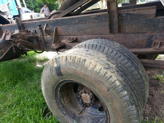 รถอีโน่ 6 ล้อดั้ม FF173  /  168 แรงม้า. ปี 25  สนใจติดต่อ 081 - 6079515