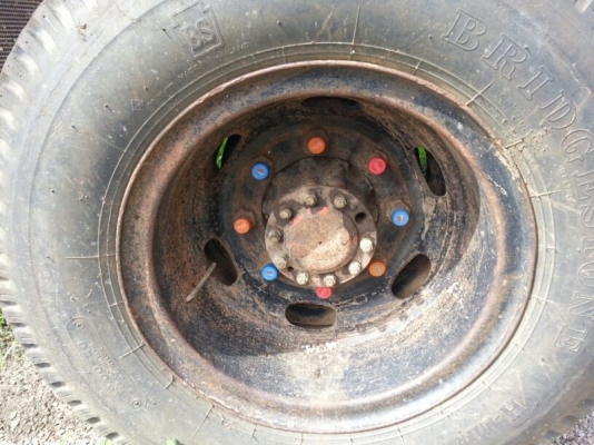 รถอีโน่ 6 ล้อดั้ม FF173  /  168 แรงม้า. ปี 25  สนใจติดต่อ 081 - 6079515