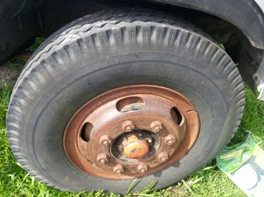 รถอีโน่ 6 ล้อดั้ม FF173  /  168 แรงม้า. ปี 25  สนใจติดต่อ 081 - 6079515