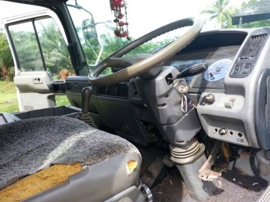 รถอีโน่ 6 ล้อดั้ม FF173  /  168 แรงม้า. ปี 25  สนใจติดต่อ 081 - 6079515