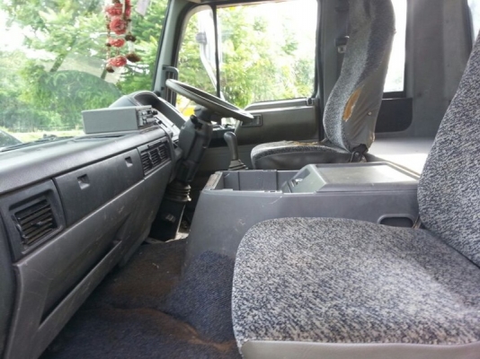 รถอีโน่ 6 ล้อดั้ม FF173  /  168 แรงม้า. ปี 25  สนใจติดต่อ 081 - 6079515