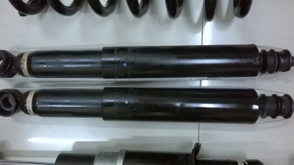 ขายโช๊ค+สปริง หน้า-หลัง Fortuner สภาพใหม่ 90\%