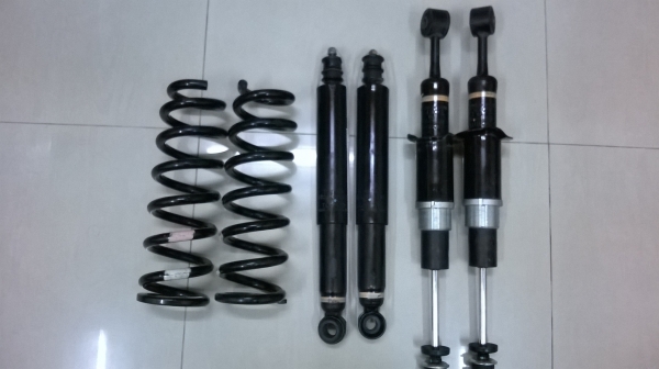 ขายโช๊ค+สปริง หน้า-หลัง Fortuner สภาพใหม่ 90\%