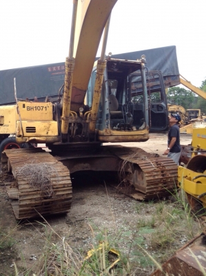 ขายรถแบ็คโฮ Komatsu pc 200-6 เครื่องคัมมิ้นท์ มี 3 คัน ขายตามสภาพติดเครื่องได้ เอกสารซื้อขายจากบริษัท