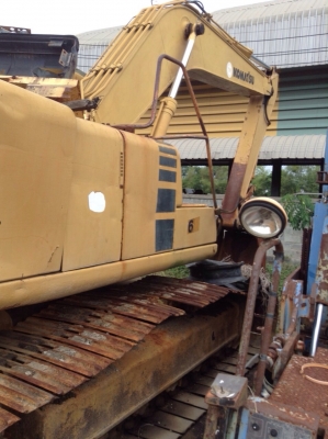 ขายรถแบ็คโฮ Komatsu pc 200-6 เครื่องคัมมิ้นท์ มี 3 คัน ขายตามสภาพติดเครื่องได้ เอกสารซื้อขายจากบริษัท