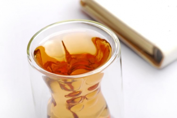 แก้วกล้ามเนื้อกำยำ