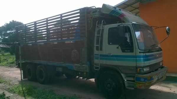 ขาย 10 ล้อเพลาเดียว HINO FL3H สภาพสวยรถมือเดียวออกห้าง คัสซีสวยจัดตลอดเส้น เครื่องเดิม HO7D 195 HP เกียร์เดิม ยางเต็ม หัวเก๋งบางไม่มีผุ ทะเบียนเต็มพร้อมโอนครับ