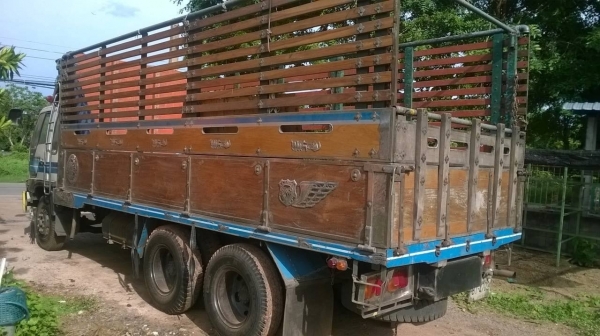 ขาย 10 ล้อเพลาเดียว HINO FL3H สภาพสวยรถมือเดียวออกห้าง คัสซีสวยจัดตลอดเส้น เครื่องเดิม HO7D 195 HP เกียร์เดิม ยางเต็ม หัวเก๋งบางไม่มีผุ ทะเบียนเต็มพร้อมโอนครับ