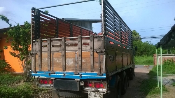 ขาย 10 ล้อเพลาเดียว HINO FL3H สภาพสวยรถมือเดียวออกห้าง คัสซีสวยจัดตลอดเส้น เครื่องเดิม HO7D 195 HP เกียร์เดิม ยางเต็ม หัวเก๋งบางไม่มีผุ ทะเบียนเต็มพร้อมโอนครับ