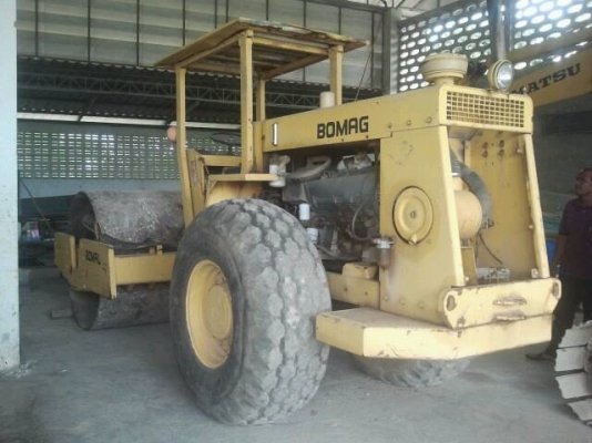 รถบดถนน  ยี่ห้อ  BOMAG