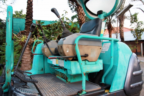 ขายแม็คโคร KOBELCO SK025 ปั้มนิ้ว มีลายหัวเจาะ สภาพพร้อมใช้งาน สนใจติดต่อ 086-775-7900, 086-324-1992