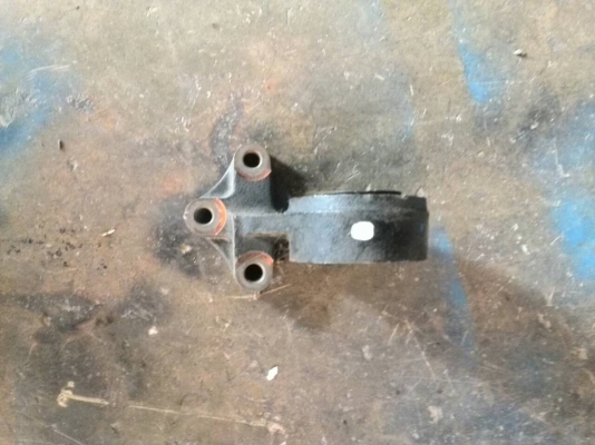 ขายึดเพลาขับมาสด้า2