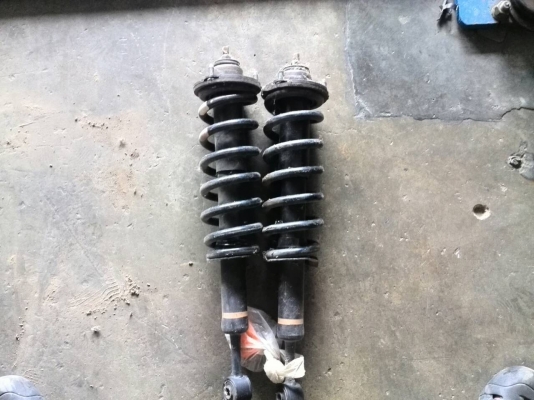 โช็คอัพหน้า1คู่ พร้อมสปริง โตโยต้าฟอร์จูนเนอร์