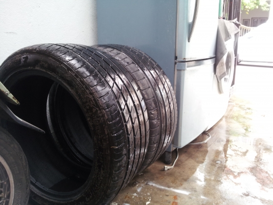 ขายยาง255/45R18 ปี2012 หน้ากว้างๆยางยังดี ขายยาง255/45R18 ปี2012 หน้ากว้างๆยางยังดี