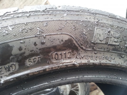 ขายยาง255/45R18 ปี2012 หน้ากว้างๆยางยังดี ขายยาง255/45R18 ปี2012 หน้ากว้างๆยางยังดี