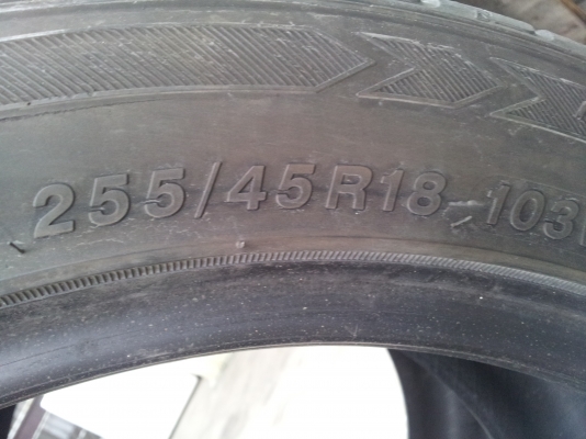ขายยาง255/45R18 ปี2012 หน้ากว้างๆยางยังดี