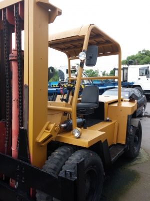 ขาย โฟร์คลิฟ 7 ตัน พร้อมงายกตู้
