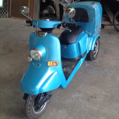 รถมอเตอร์ไซด์ไฟฟ้า 500W สีฟ้า ขนาดกระทัดรัด มีที่ใส่ของด้านหลัง เครื่องยนต์ติดง่าย เสียงเบา ประหยัดพลังงาน ไม่ใช้น้ำมัน