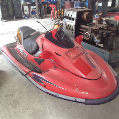 เจ็ตสกี เก่าญี่ปุ่น KAWASAKI สีแดง ไม่มีเครื่องยนต์  (ขายซาก)