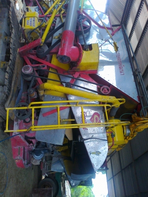 รถเกี่ยวข้าวไอหนุ่ม