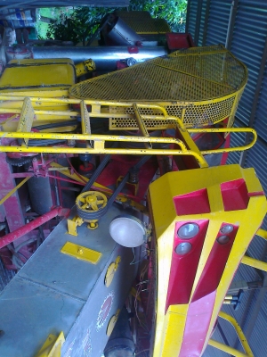 รถเกี่ยวข้าวไอหนุ่ม