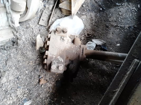 ขาย กระบอกดั้ม พร้อมปั้ม ราคา 30,000 บาท ครับ 1 ชุด